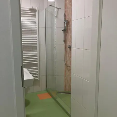 Capsule Zizkov Tower 호스텔 프라하